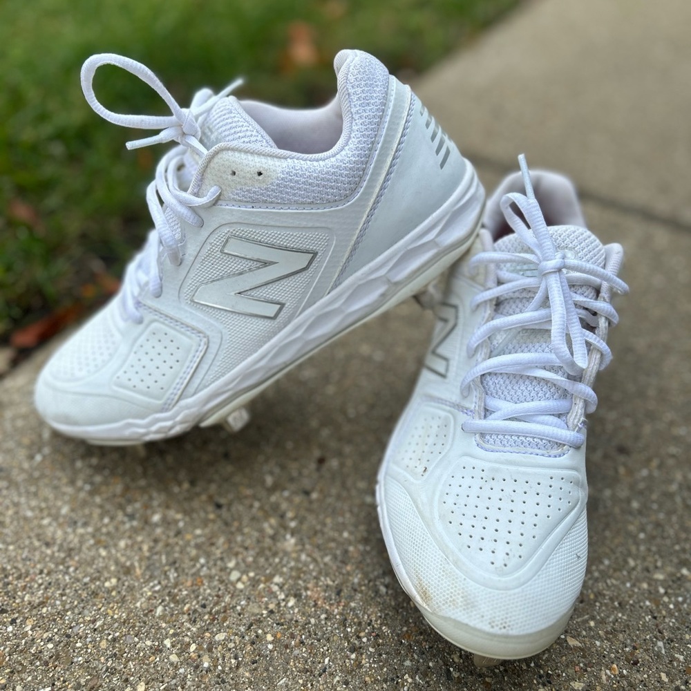 New Balance Women’s FastPitch Metal Softball Cleats, worn Twice! Size 7.5